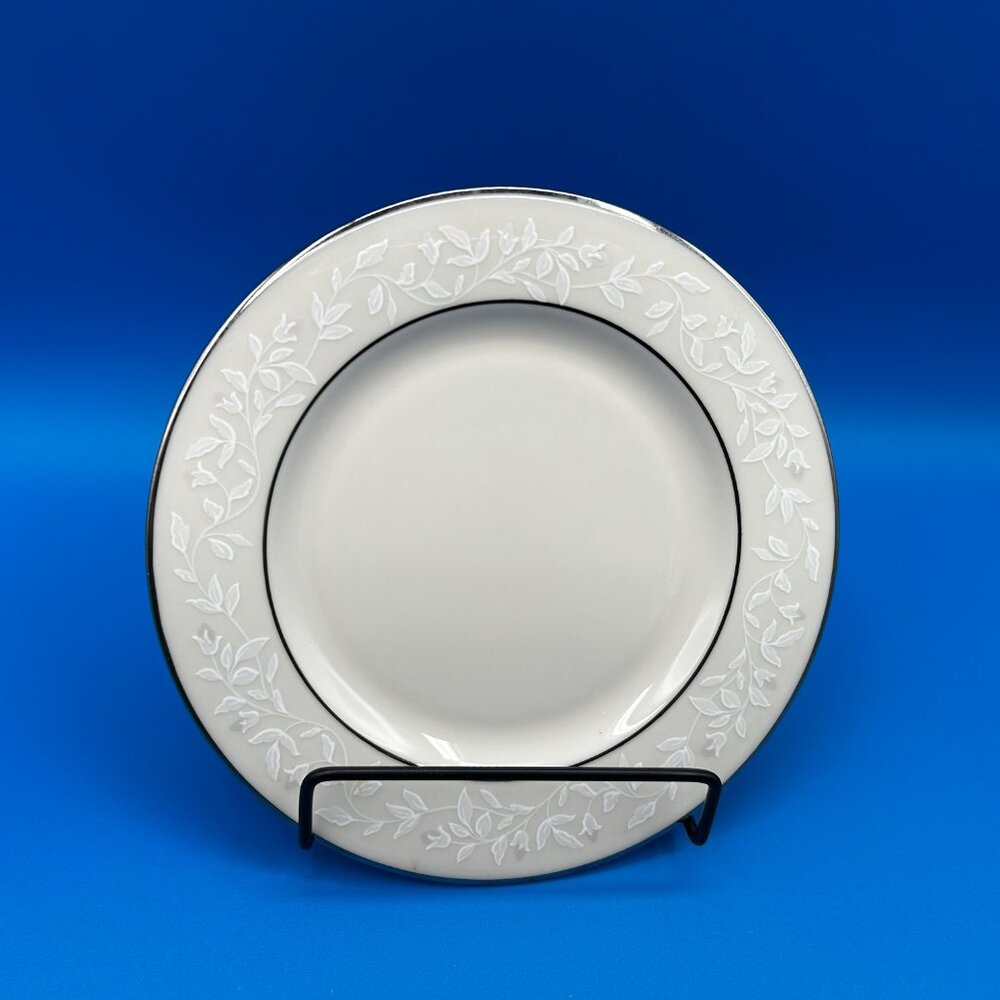 Lenox Ambassador Collection Linen Rose Bread and Butter Plates, 6 inch, Set of 7 - Picture 14 of 16